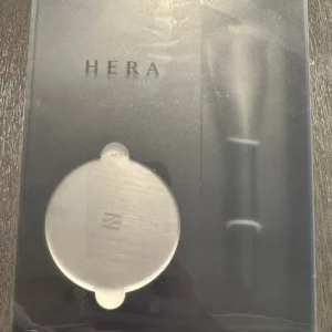 HERA Foundation Brush - Hera Base Tool Kit 02 Black Brush + Mirror Palette